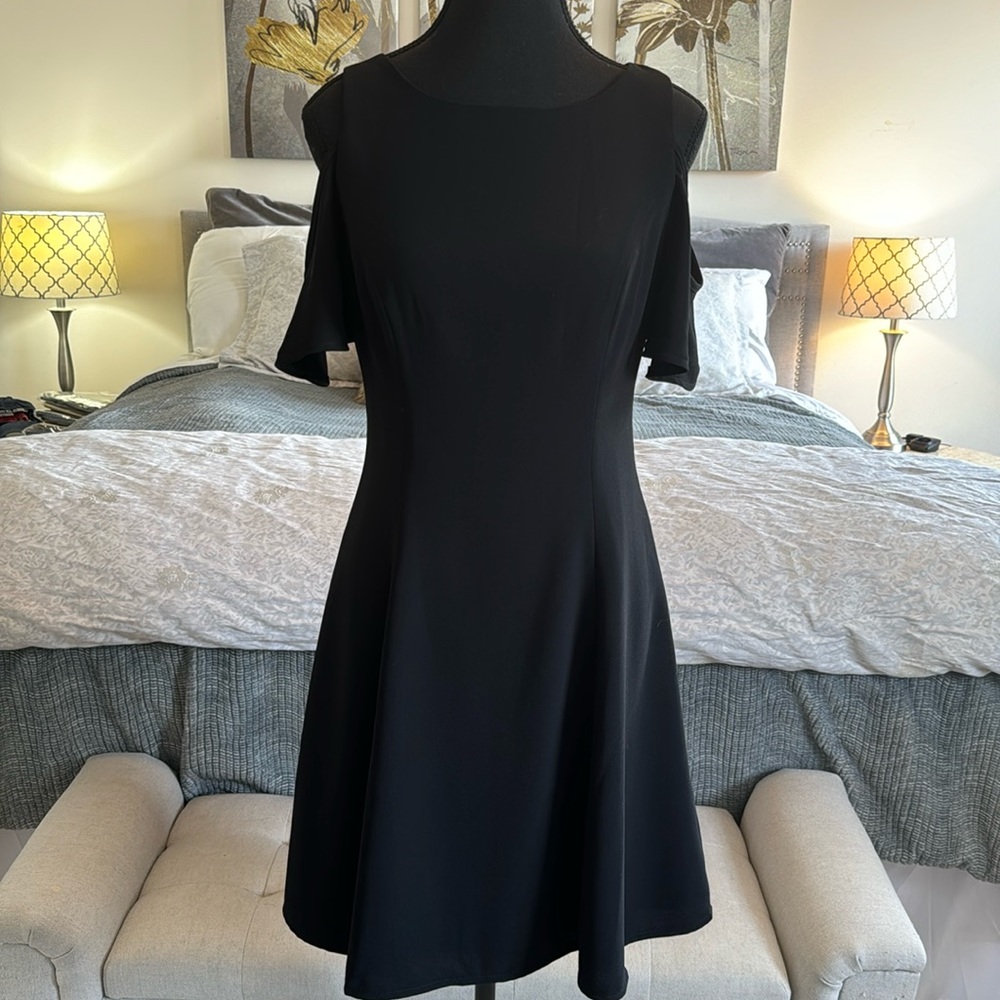 EUC White House Black Market cold shoulder LBD - size 0